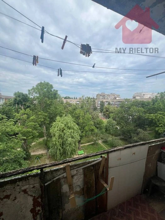 Продаж трикімнатної квартири по вул.Восьмого березня