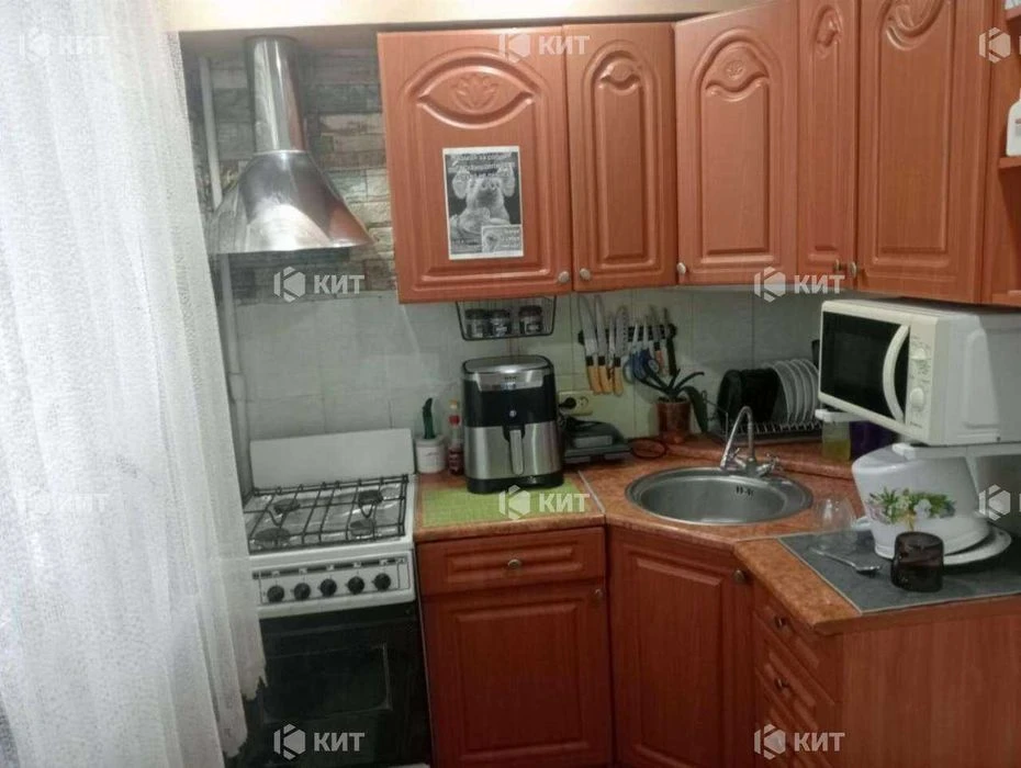 3 rooms. 65 sq. m. Saltivka (Saltivka, m. Barabashova, Yubileyny 38) 131