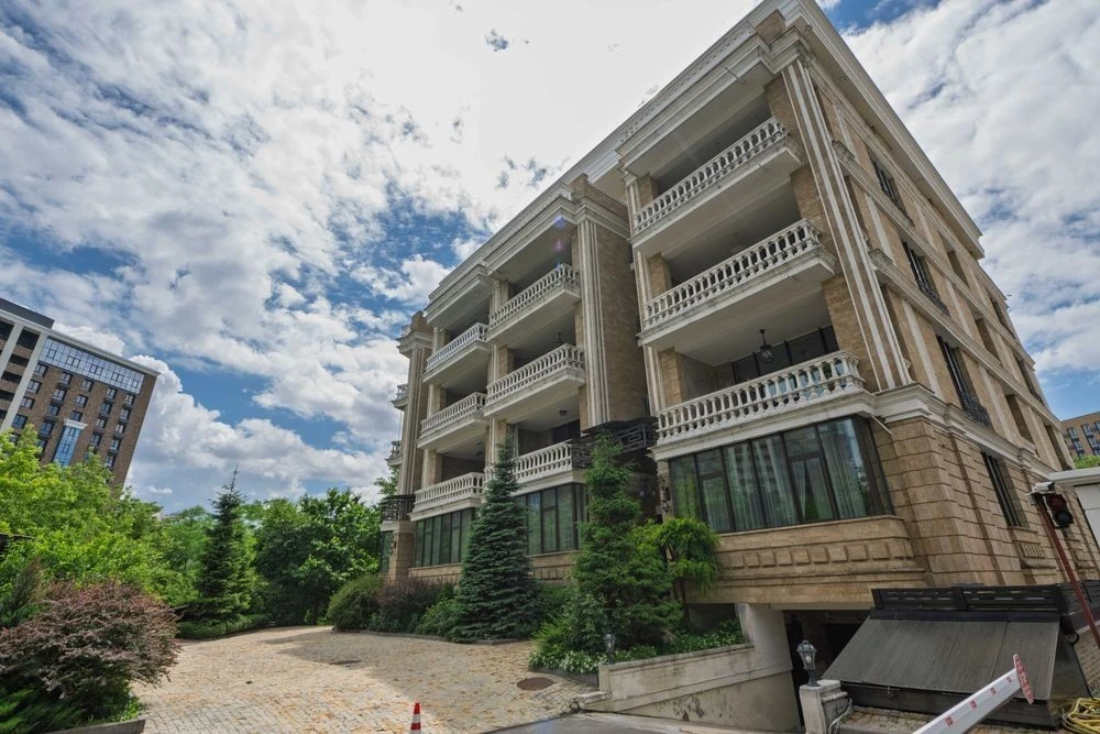 Modern apartment for sale in Liberty Estate residential complex!