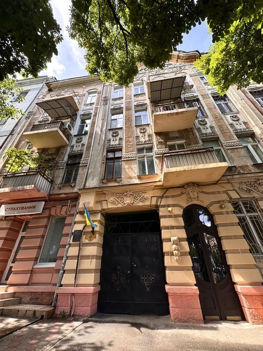Большая квартира 210 м² в историческом центре Одессы Украина