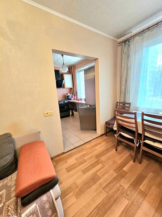 For sale 3 rooms 10 min. Kholodna Gora Zalyutino