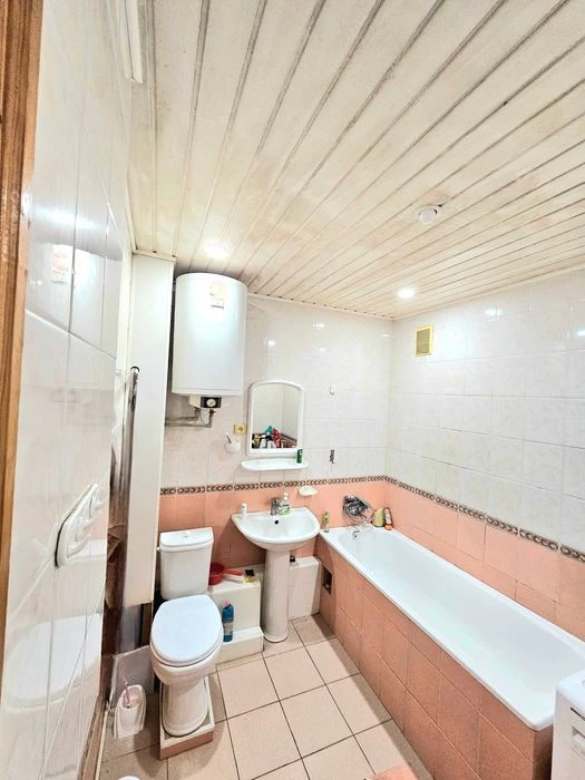 For sale 3 rooms 10 min. Kholodna Gora Zalyutino