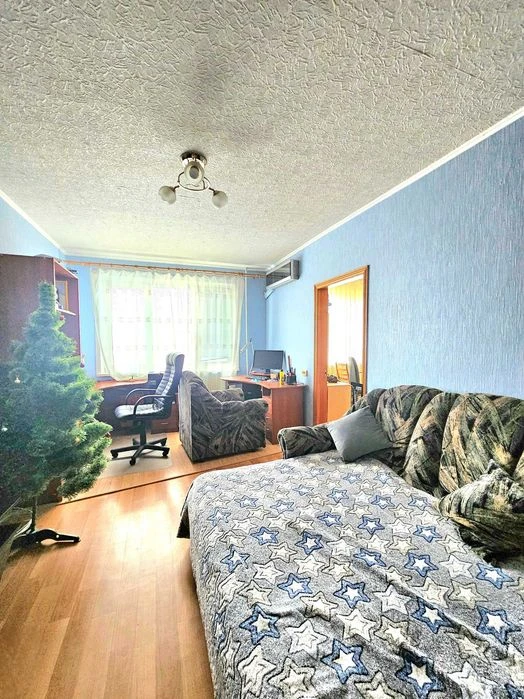 For sale 3 rooms 10 min. Kholodna Gora Zalyutino