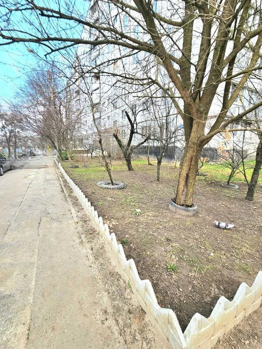 For sale 3 rooms 10 min. Kholodna Gora Zalyutino