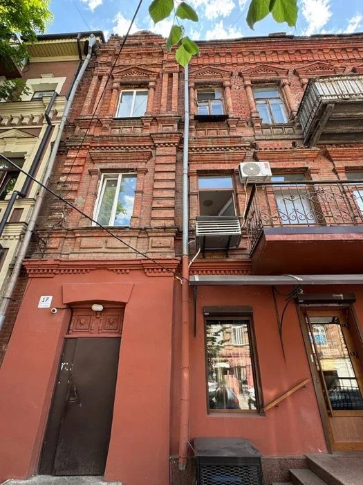 Продам квартиру в цертре Днепра ул Старокозацька 17
