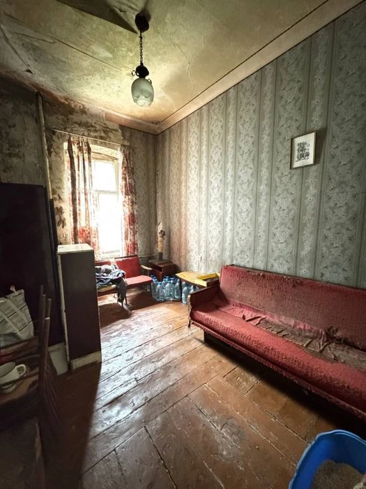 Продам квартиру в цертре Днепра ул Староказацкая 17