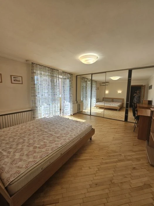 I will sell a 2-room apartment of 58 m2, below Polya Ave., brick house, closed