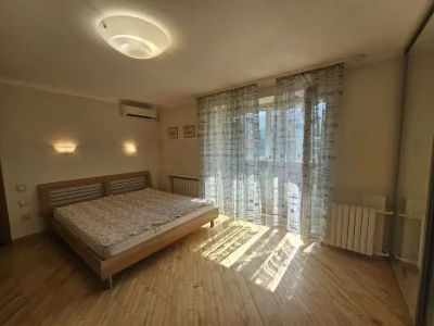 I will sell a 2-room apartment of 58 m2, below Polya Ave., brick house, closed