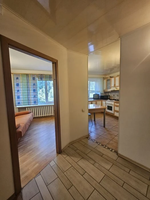 I will sell a 2-room apartment of 58 m2, below Polya Ave., brick house, closed