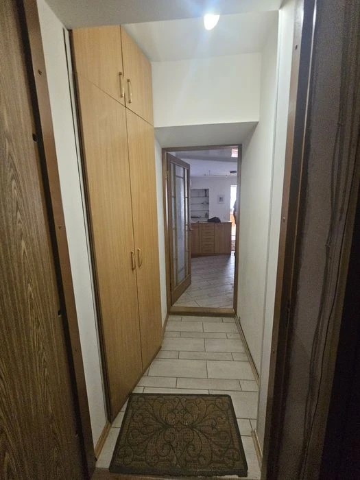 I will sell a 2-room apartment of 58 m2, below Polya Ave., brick house, closed