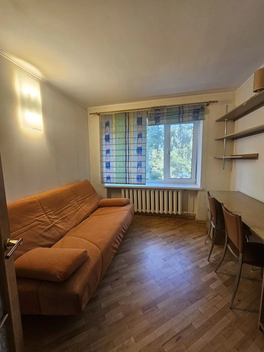 I will sell a 2-room apartment of 58 m2, below Polya Ave., brick house, closed