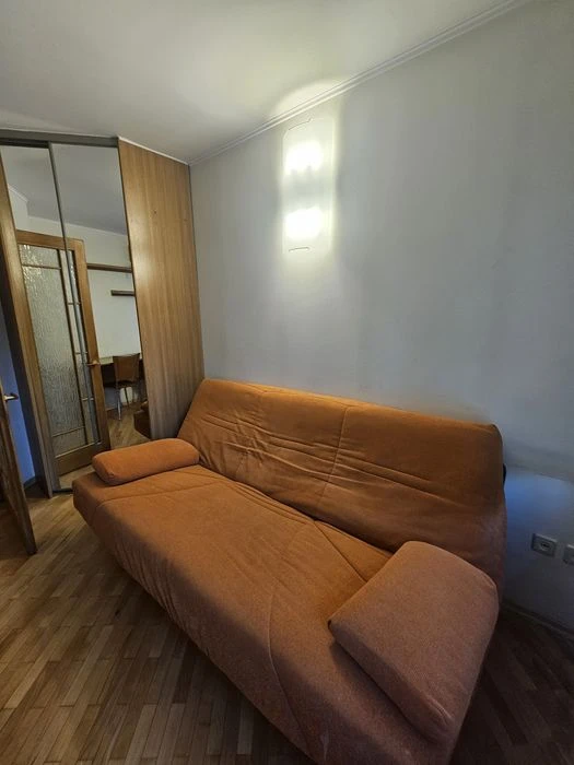 I will sell a 2-room apartment of 58 m2, below Polya Ave., brick house, closed