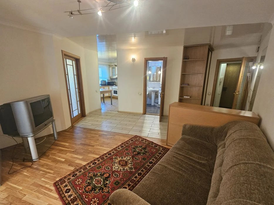 I will sell a 2-room apartment of 58 m2, below Polya Ave., brick house, closed