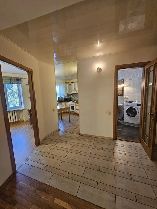 I will sell a 2-room apartment of 58 m2, below Polya Ave., brick house, closed