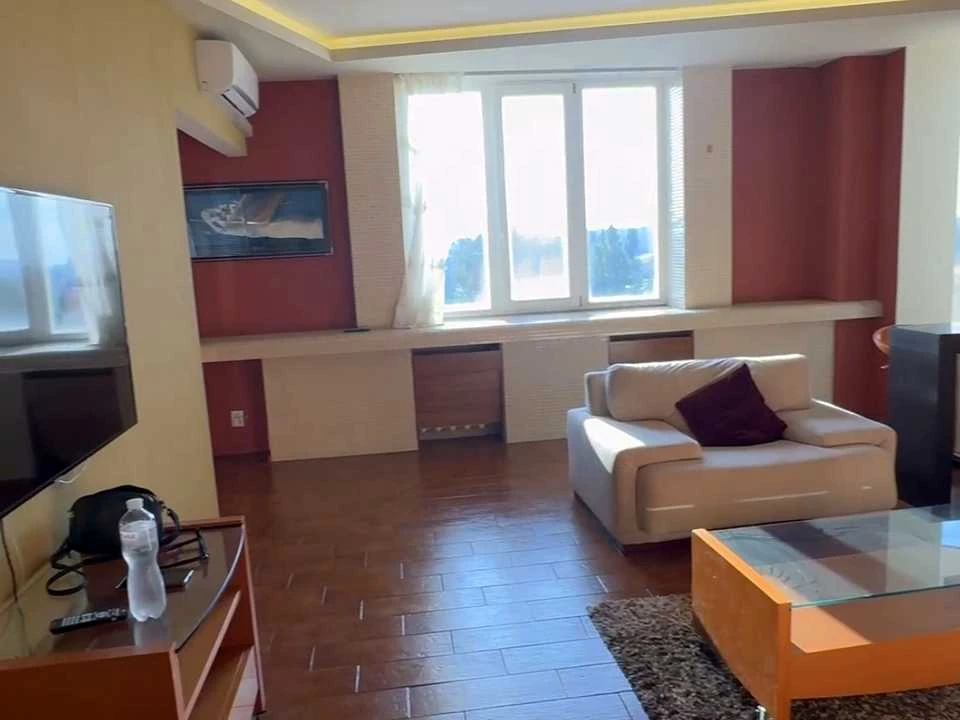 Apartment. Odesa, Palubna St.