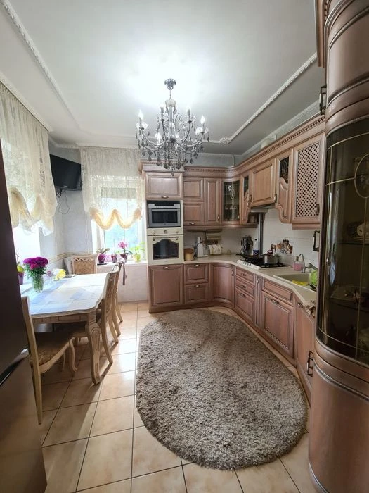 Терміново продається Котедж рн Пожежної Академії 370м2, діля