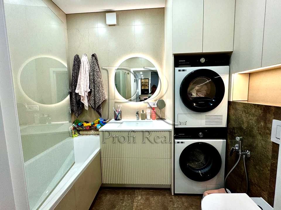 Квартира. Киев, Салютная ул., 2к