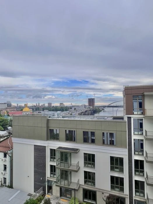 No % Sale 130 m2 3-room apartment in the club residential complex Illinsky House Podi