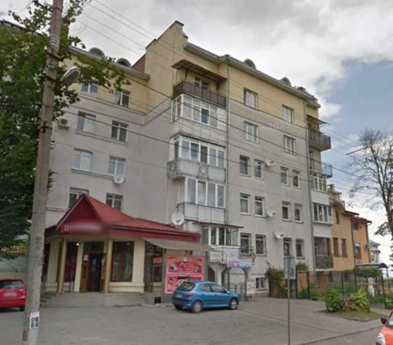 For sale 3-room apartment DVORIVNEVA 144/70/33m² Hlynyanskyi St.
