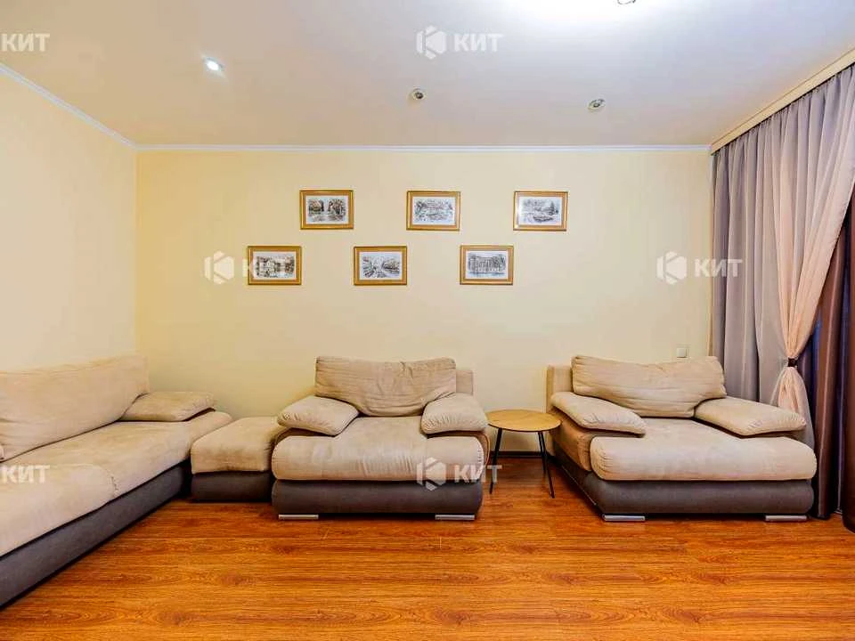 Apartment. Kharkiv, Traktorostudivnyky Ave.