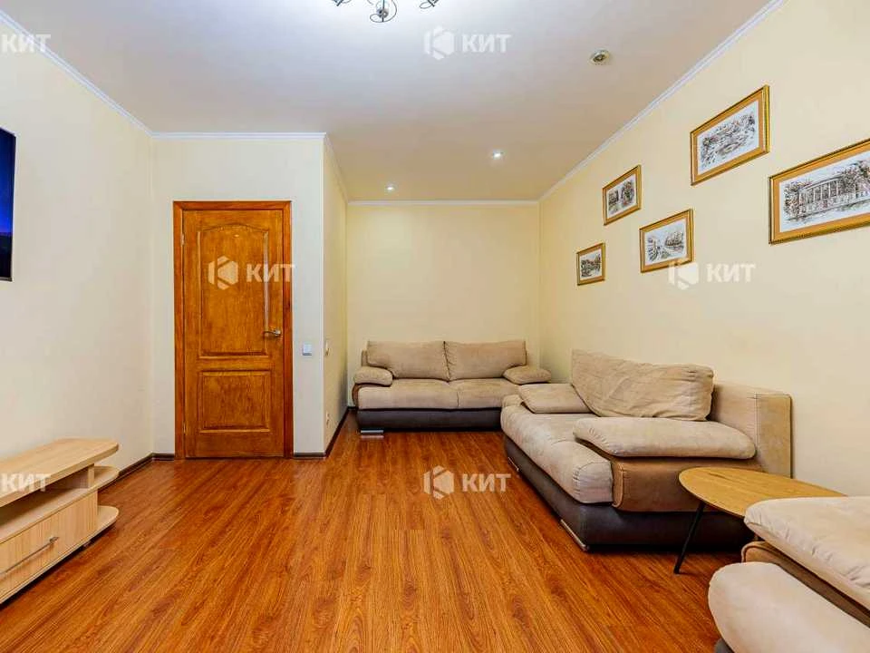 Apartment. Kharkiv, Traktorostudivnyky Ave.