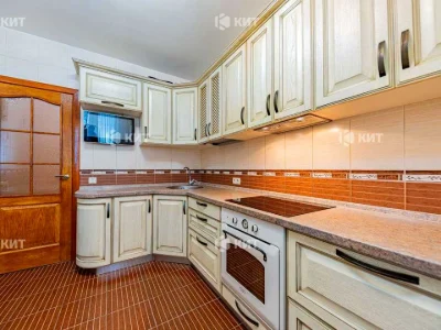 Apartment. Kharkiv, Traktorostudivnyky Ave.