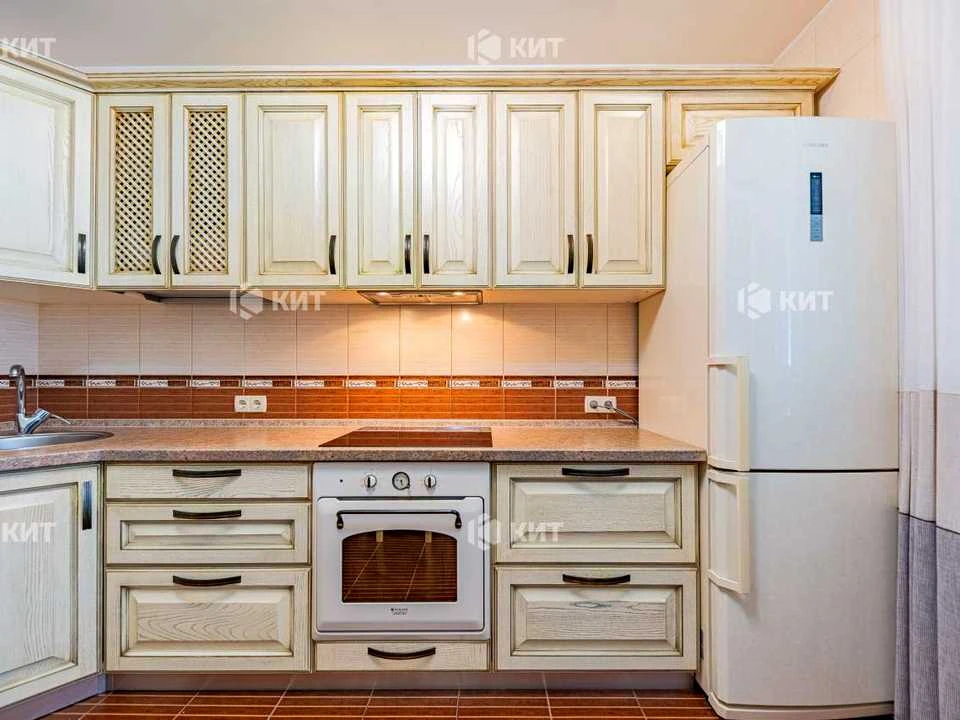 Apartment. Kharkiv, Traktorostudivnyky Ave.