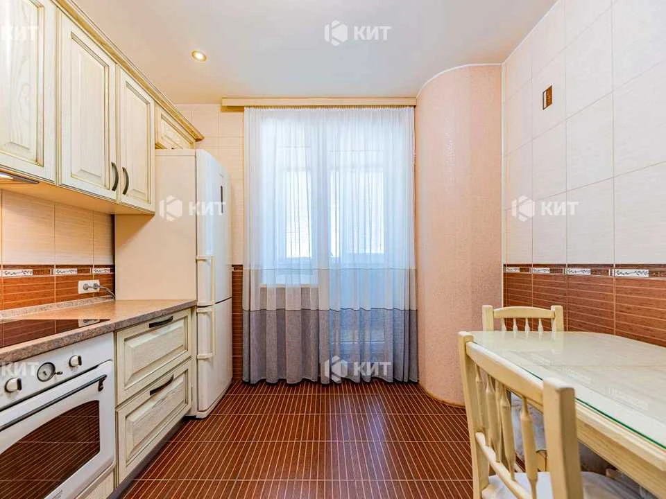 Apartment. Kharkiv, Traktorostudivnyky Ave.