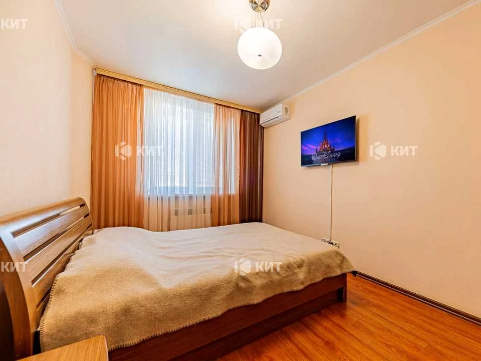 Apartment. Kharkiv, Traktorostudivnyky Ave.