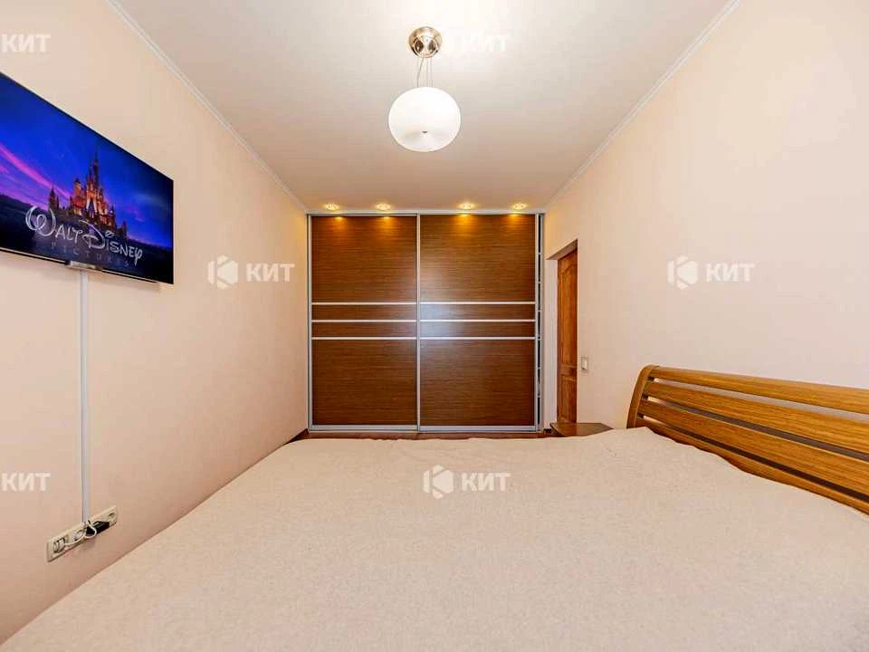 Apartment. Kharkiv, Traktorostudivnyky Ave.