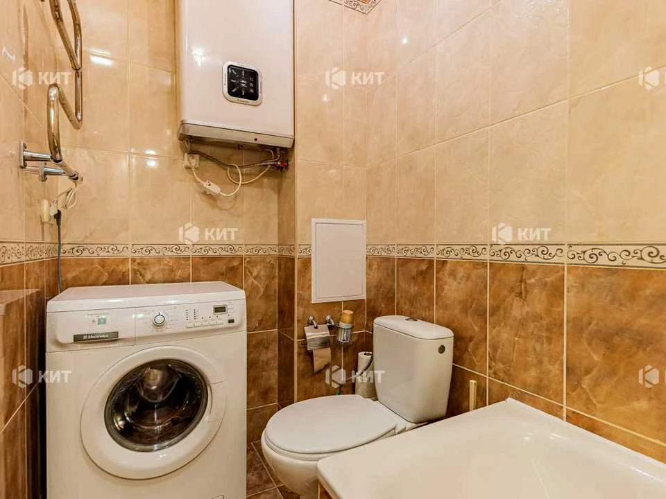 Apartment. Kharkiv, Traktorostudivnyky Ave.
