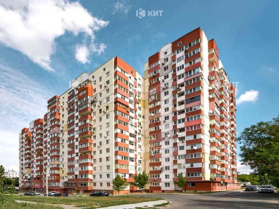 Apartment. Kharkiv, Traktorostudivnyky Ave.