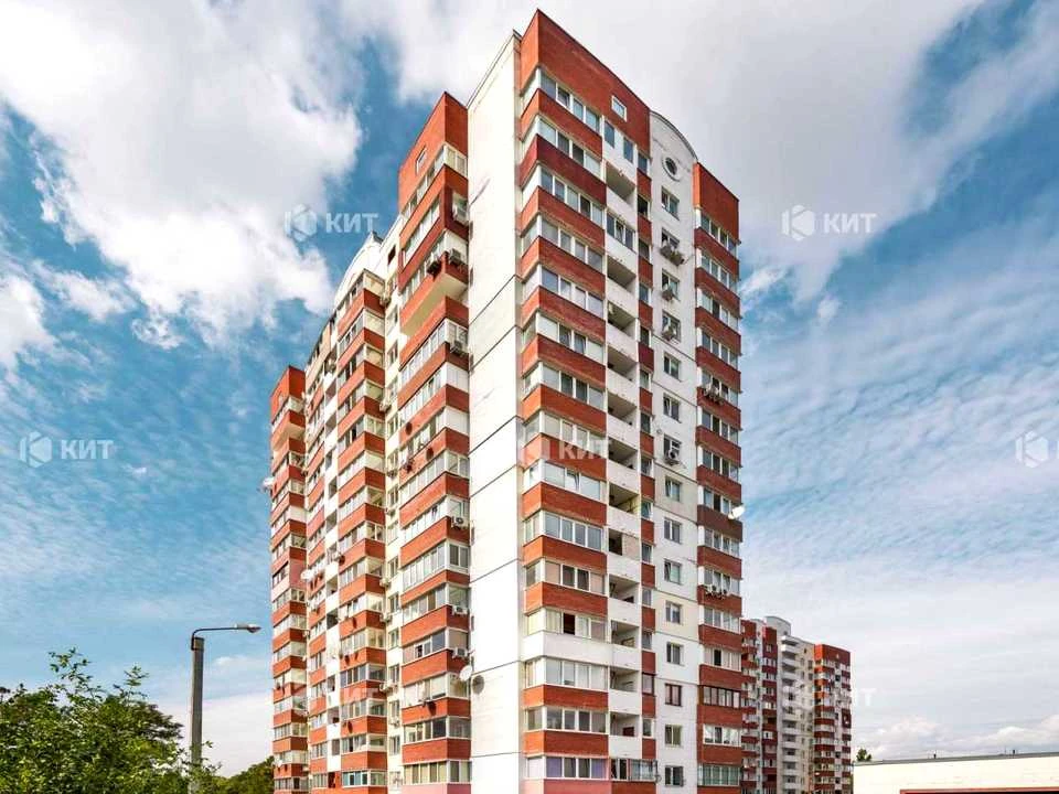 Apartment. Kharkiv, Traktorostudivnyky Ave.