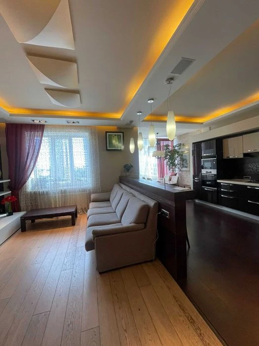 Продажа двухуровневой квартиры на Солнечной. 4 спальни. 2 санву