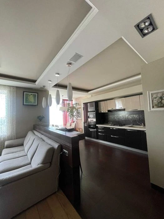 Продажа двухуровневой квартиры на Солнечной. 4 спальни. 2 санву