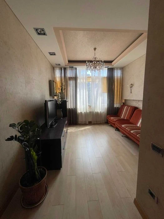 Продажа двухуровневой квартиры на Солнечной. 4 спальни. 2 санву