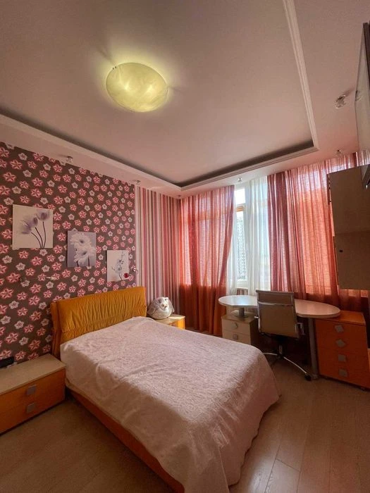 Продажа двухуровневой квартиры на Солнечной. 4 спальни. 2 санву