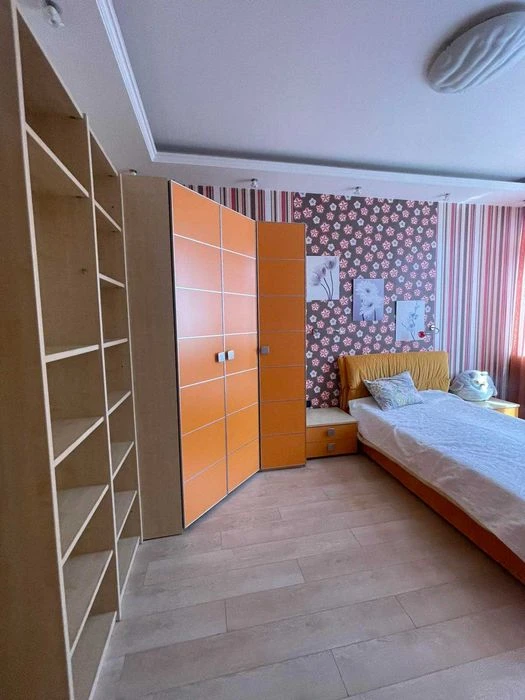 Продажа двухуровневой квартиры на Солнечной. 4 спальни. 2 санву