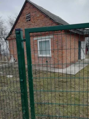 Будинок з рівною великою ділянкою 9 сот. є світло 33366
