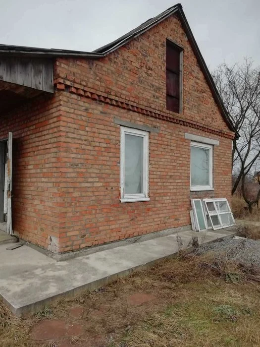 Будинок з рівною великою ділянкою 9 сот. є світло 33366