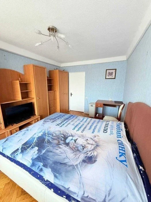 I will sell a 3-room apartment. Obolon. Kyiv. Naberezhna. WITHOUT co