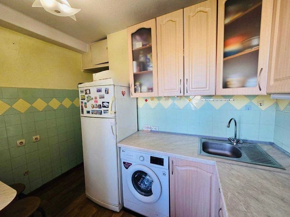 I will sell a 3-room apartment. Obolon. Kyiv. Naberezhna. WITHOUT co