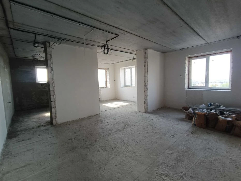 Продам квартиру 71м.кв під ваш ремонт в новобудові на Грушев