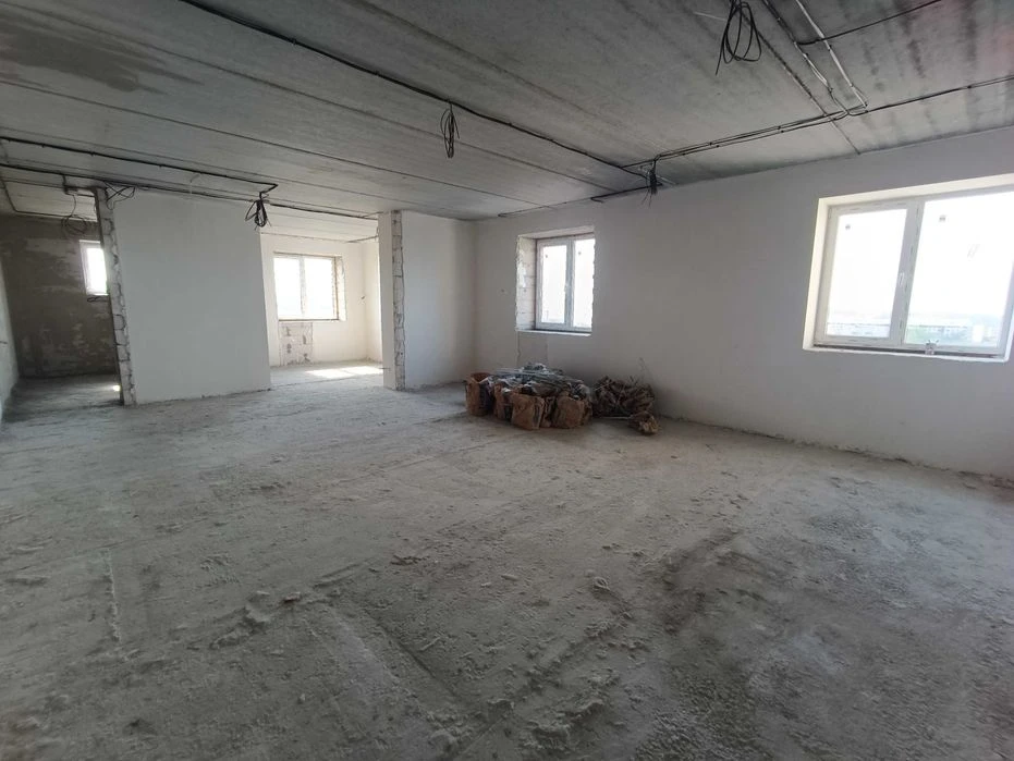 Продам квартиру 71м.кв під ваш ремонт в новобудові на Грушев
