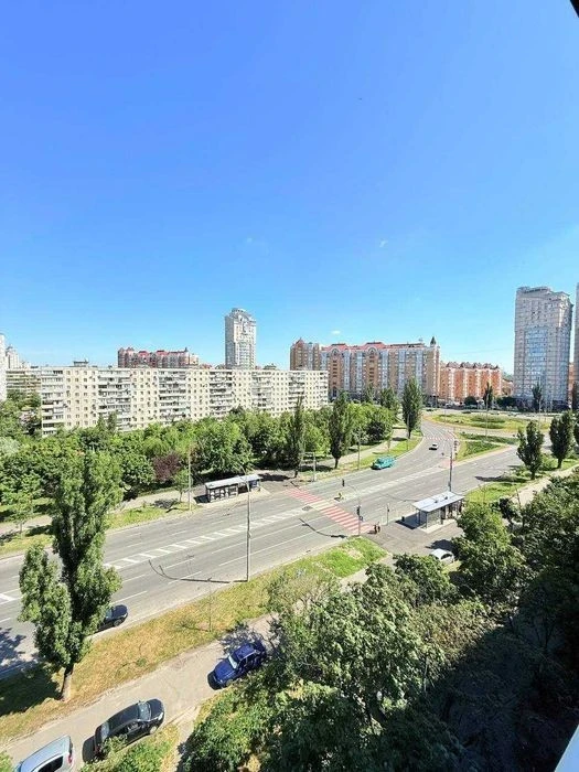 I will sell a 3-room apartment. Obolon. Kyiv. Naberezhna. WITHOUT co
