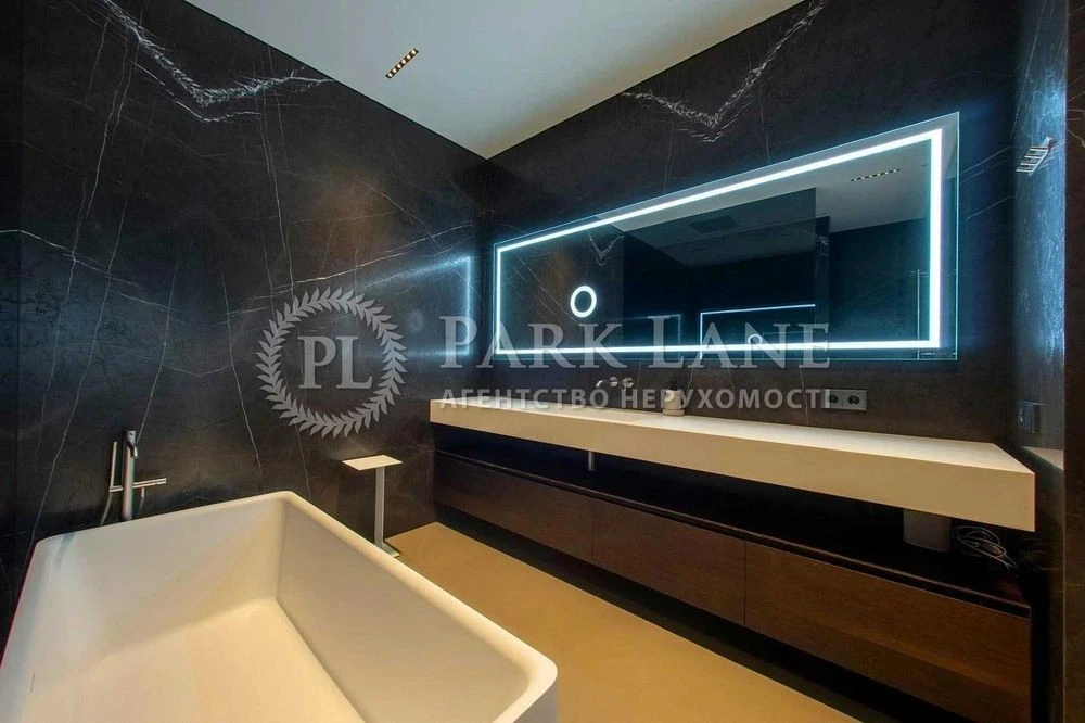 Apartment for sale with truly designer renovation in Sherwoo residential complex