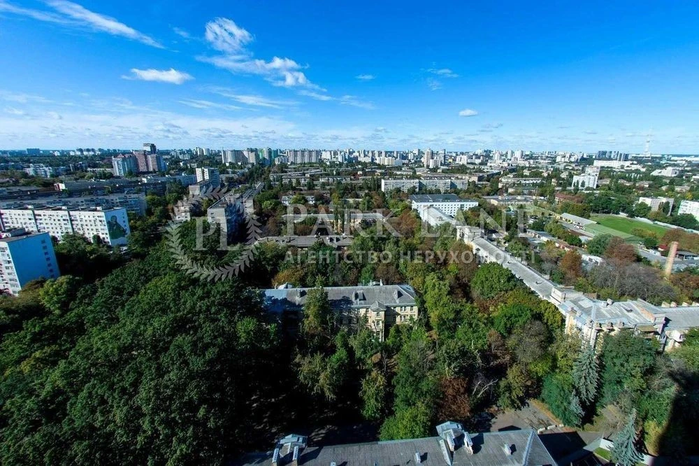 Apartment for sale with truly designer renovation in Sherwoo residential complex