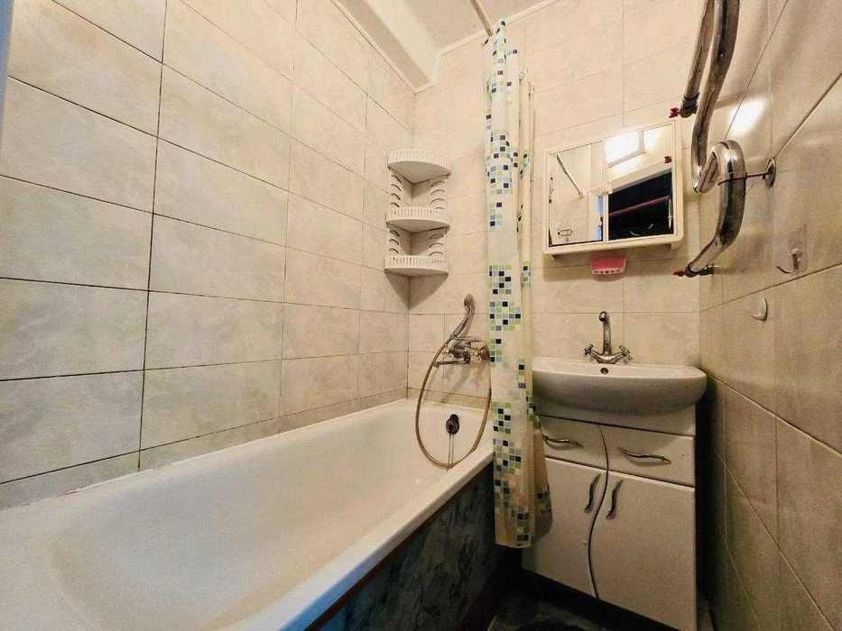 I will sell a 3-room apartment. Obolon. Kyiv. Naberezhna. WITHOUT co