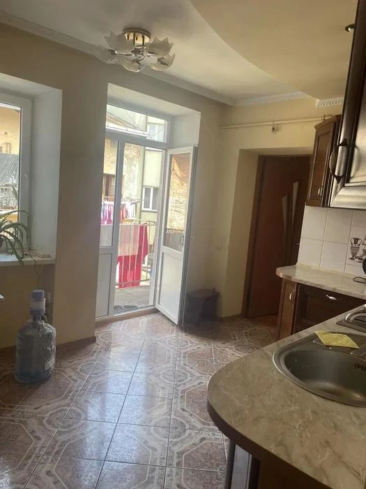 Продажа 5 ком.квартира 85 м² 3/3ц ул.Яна Жижки 270000$