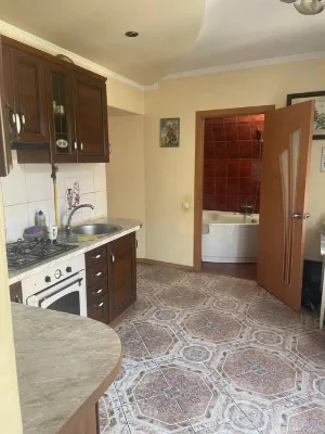 Продажа 5 ком.квартира 85 м² 3/3ц ул.Яна Жижки 270000$